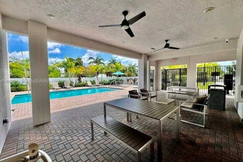 Townhouse in Fort Lauderdale, Florida 4 bedrooms, 172.89 sq.m. № 2393207 - photo 4