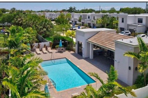 Townhouse in Fort Lauderdale, Florida 4 bedrooms, 172.89 sq.m. № 2393207