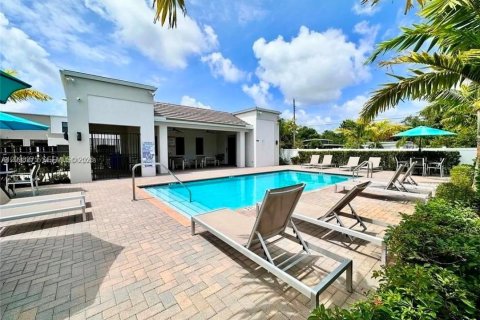 Townhouse in Fort Lauderdale, Florida 4 bedrooms, 172.89 sq.m. № 2393207 - photo 3
