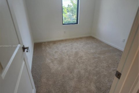 Townhouse in Fort Lauderdale, Florida 4 bedrooms, 172.89 sq.m. № 2393207 - photo 23