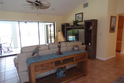 House in Punta Gorda, Florida 3 bedrooms, 149.29 sq.m. № 1911858 - photo 2
