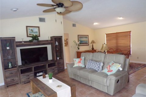 Casa en alquiler en Punta Gorda, Florida, 3 dormitorios, 149.29 m2 № 1911858 - foto 6