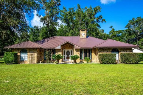 House in Fanning Springs, Florida 3 bedrooms, 211.82 sq.m. № 1878084 - photo 1