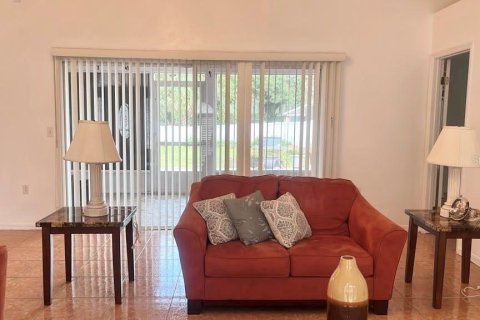 Villa ou maison à vendre à Kissimmee, Floride: 3 chambres, 160.72 m2 № 2280236 - photo 5
