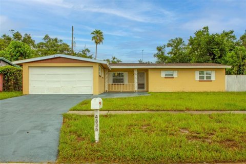 House in Orlando, Florida 3 bedrooms, 122.45 sq.m. № 2275540