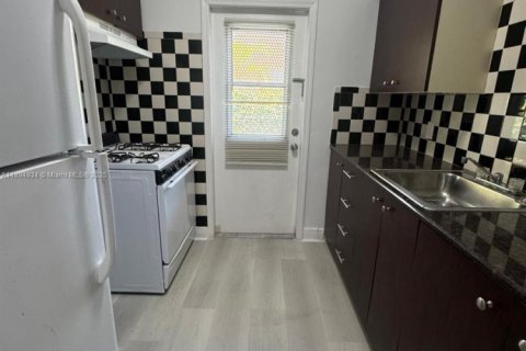 Купить коммерческую недвижимость в Майами-Бич, Флорида 709.59м2, № 2081447 - фото 4