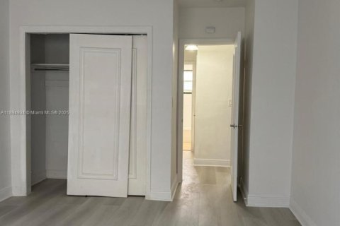 Купить коммерческую недвижимость в Майами-Бич, Флорида 709.59м2, № 2081447 - фото 6