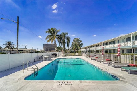 Condo in Hallandale Beach, Florida, 1 bedroom  № 1970772 - photo 24