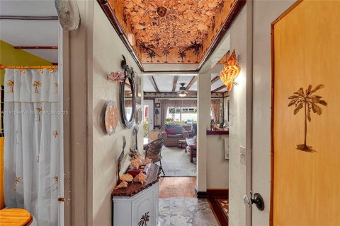 Condo in Hallandale Beach, Florida, 1 bedroom  № 1970772 - photo 17