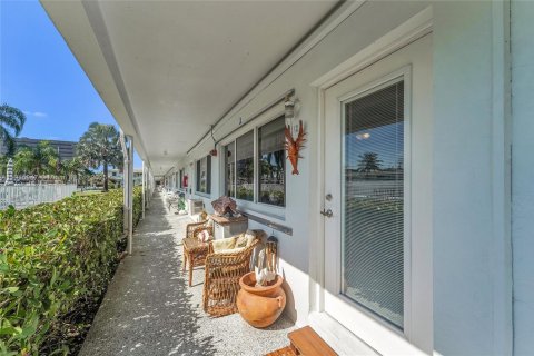 Condo in Hallandale Beach, Florida, 1 bedroom  № 1970772 - photo 5