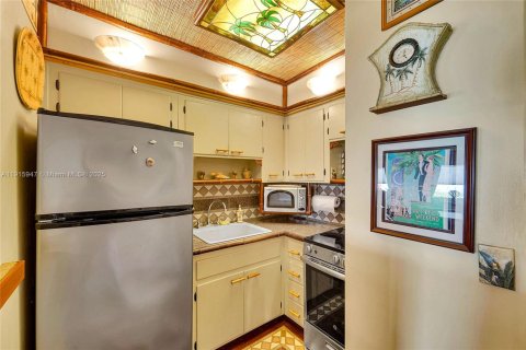 Condo in Hallandale Beach, Florida, 1 bedroom  № 1970772 - photo 12