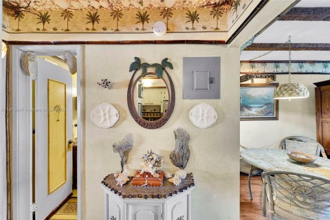 Condo in Hallandale Beach, Florida, 1 bedroom  № 1970772 - photo 16