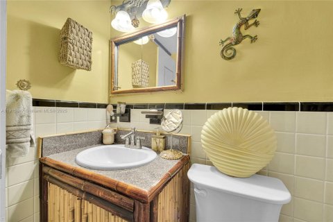 Condo in Hallandale Beach, Florida, 1 bedroom  № 1970772 - photo 15