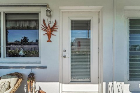 Condo in Hallandale Beach, Florida, 1 bedroom  № 1970772 - photo 4