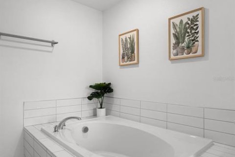 Adosado en venta en Land O' Lakes, Florida, 3 dormitorios, 215.44 m2 № 1677810 - foto 28