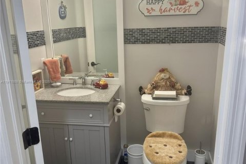 Townhouse in Miramar, Florida 2 bedrooms, 148.74 sq.m. № 1973250 - photo 3