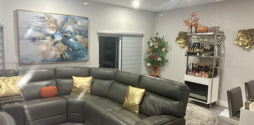 Townhouse in Miramar, Florida 2 bedrooms, 148.74 sq.m. № 1973250