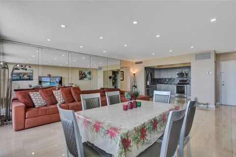 Condominio en venta en North Miami, Florida, 2 dormitorios, 110.37 m2 № 1776029 - foto 6