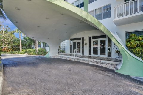 Condominio en venta en North Miami, Florida, 2 dormitorios, 110.37 m2 № 1776029 - foto 28