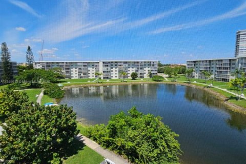 Condominio en alquiler en Aventura, Florida, 1 dormitorio, 71.35 m2 № 1963385 - foto 8