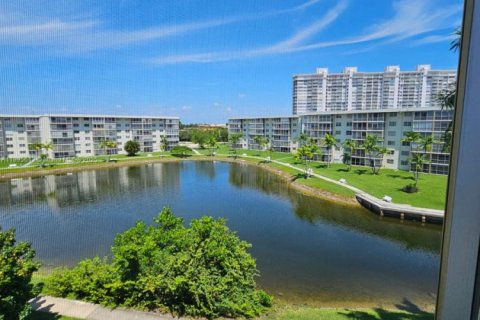 Condominio en alquiler en Aventura, Florida, 1 dormitorio, 71.35 m2 № 1963385 - foto 2