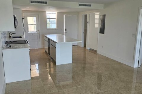 Condominio en alquiler en Aventura, Florida, 1 dormitorio, 71.35 m2 № 1963385 - foto 4