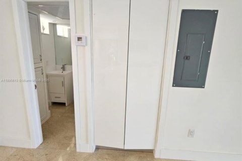 Condominio en alquiler en Aventura, Florida, 1 dormitorio, 71.35 m2 № 1963385 - foto 11