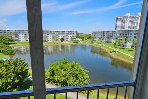 Condominio en alquiler en Aventura, Florida, 1 dormitorio, 71.35 m2 № 1963385 - foto 9