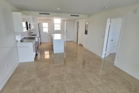 Condominio en alquiler en Aventura, Florida, 1 dormitorio, 71.35 m2 № 1963385 - foto 3