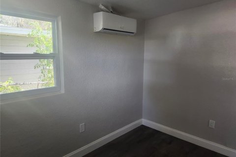 House in Tarpon Springs, Florida 3 bedrooms, 75.81 sq.m. № 1644040 - photo 14