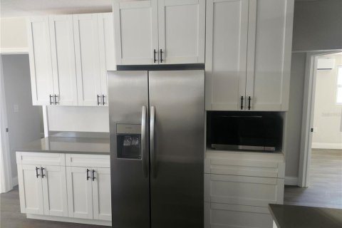 House in Tarpon Springs, Florida 3 bedrooms, 75.81 sq.m. № 1644040 - photo 6