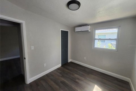 House in Tarpon Springs, Florida 3 bedrooms, 75.81 sq.m. № 1644040 - photo 10