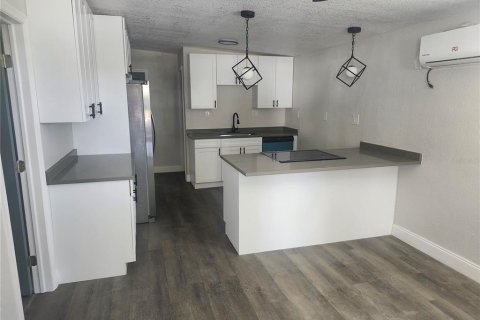 House in Tarpon Springs, Florida 3 bedrooms, 75.81 sq.m. № 1644040 - photo 13