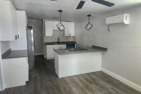 House in Tarpon Springs, Florida 3 bedrooms, 75.81 sq.m. № 1644040 - photo 17