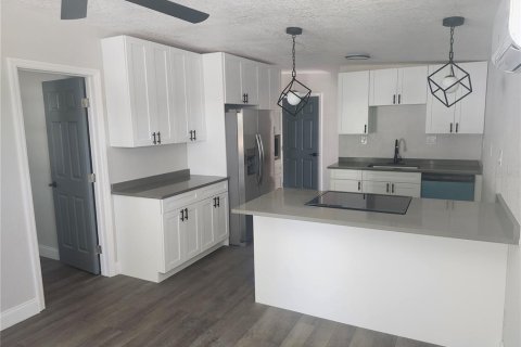 House in Tarpon Springs, Florida 3 bedrooms, 75.81 sq.m. № 1644040 - photo 26