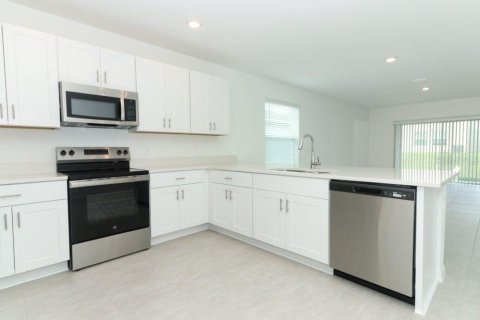 House in Haines City, Florida 3 bedrooms, 148.92 sq.m. № 1765845 - photo 9