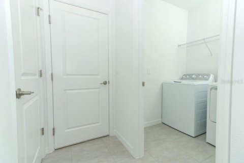 House in Haines City, Florida 3 bedrooms, 148.92 sq.m. № 1765845 - photo 25