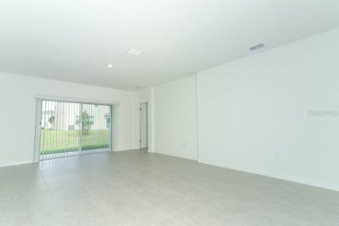 House in Haines City, Florida 3 bedrooms, 148.92 sq.m. № 1765845 - photo 13
