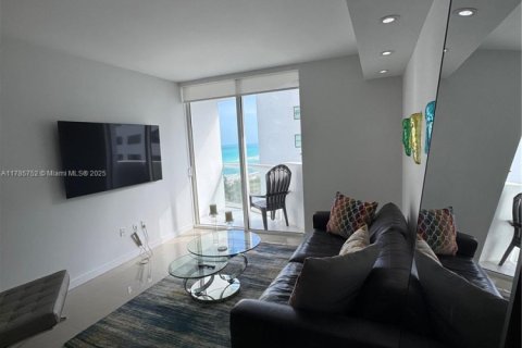 Condominio en venta en Miami Beach, Florida, 1 dormitorio, 63.45 m2 № 1708834 - foto 3
