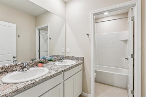 House in San Antonio, Florida 5 bedrooms, 272.58 sq.m. № 1832658 - photo 22