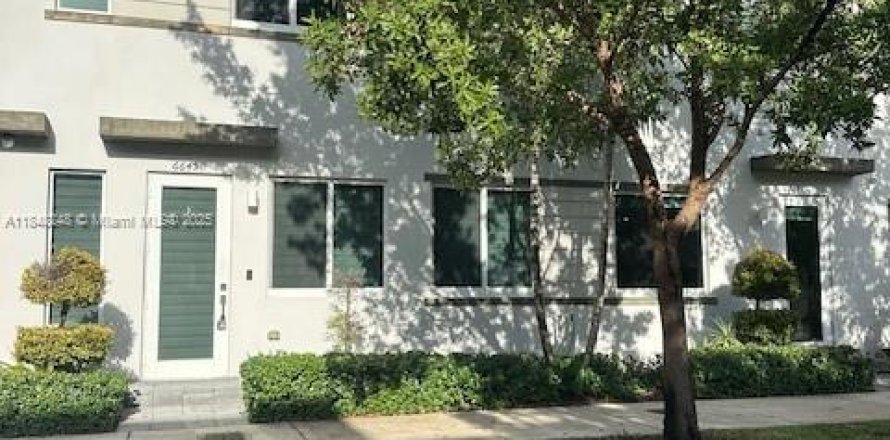 Таунхаус в LANDMARK в Дорал, Флорида 3 спальни, 157.19м2 № 1936238