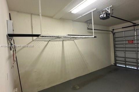 Снять в аренду таунхаус в Дорал, Флорида 3 спальни, 157.19м2, № 1936238 - фото 17