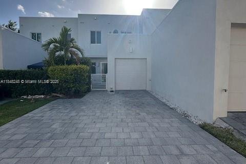 Снять в аренду таунхаус в Дорал, Флорида 3 спальни, 157.19м2, № 1936238 - фото 16