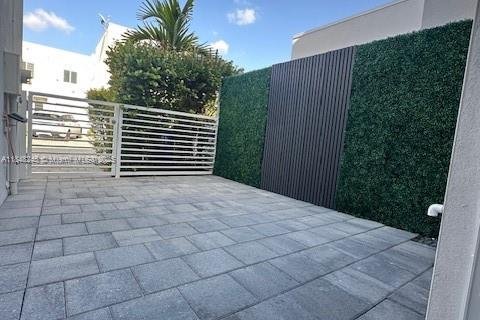 Снять в аренду таунхаус в Дорал, Флорида 3 спальни, 157.19м2, № 1936238 - фото 15