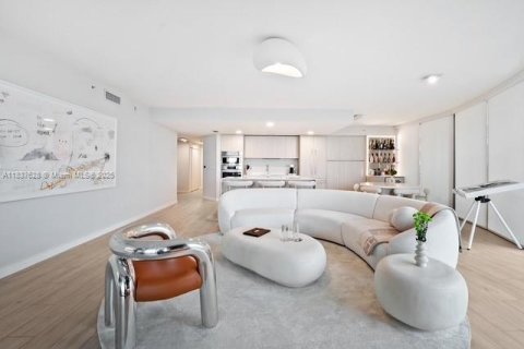Condominio en venta en Miami, Florida, 3 dormitorios, 187.48 m2 № 1822216 - foto 14