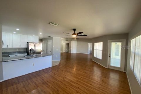 Villa ou maison à louer à Ocala, Floride: 3 chambres, 163.69 m2 № 2102904 - photo 4