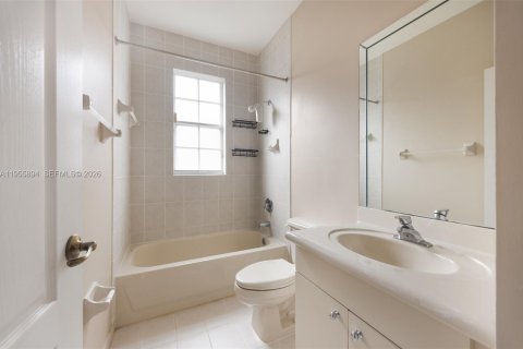 Купить виллу или дом в Майами, Флорида 4 спальни, 182.27м2, № 2025098 - фото 19