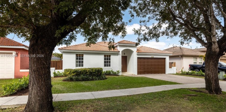 Дом в Майами, Флорида 4 спальни, 182.27м2 № 2025098