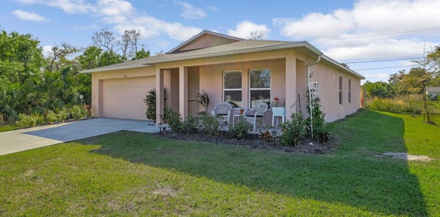 House in Port Charlotte, Florida 3 bedrooms, 152.92 sq.m. № 2235374