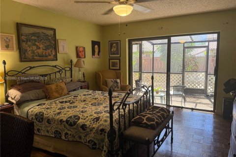 Townhouse in Miami, Florida 3 bedrooms, 146.79 sq.m. № 1953088 - photo 10